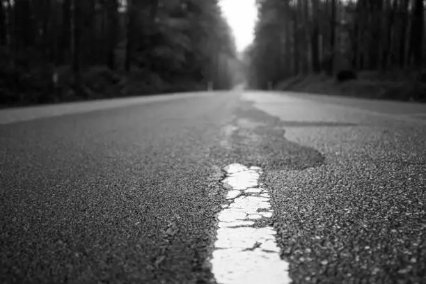 استخدام الأسفلت البارد من شركة البنية في تحسين جودة الطرق